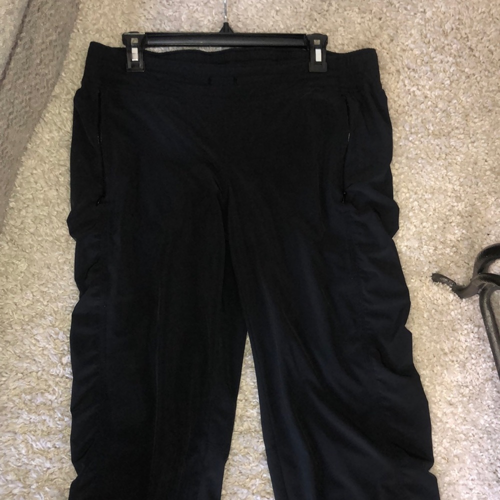 Women’ Athleta Black pants size 12.